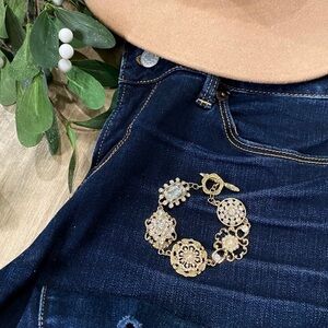 Unbranded gold colored rhinestone brooch bracelet